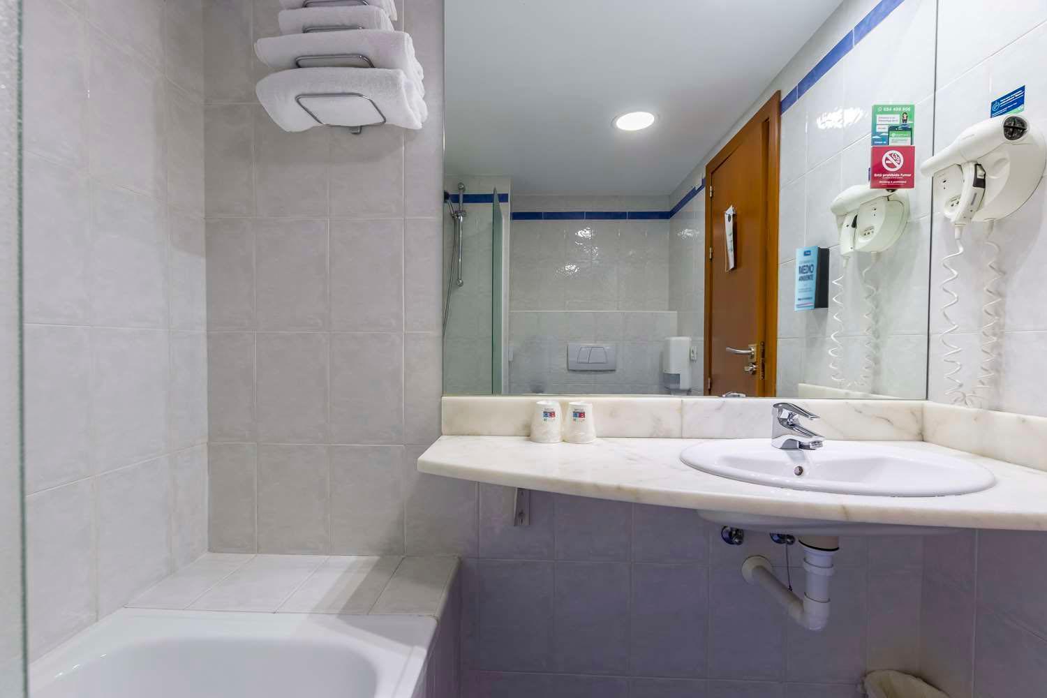 Travelodge Madrid Alcalá de Henares Exteriör bild