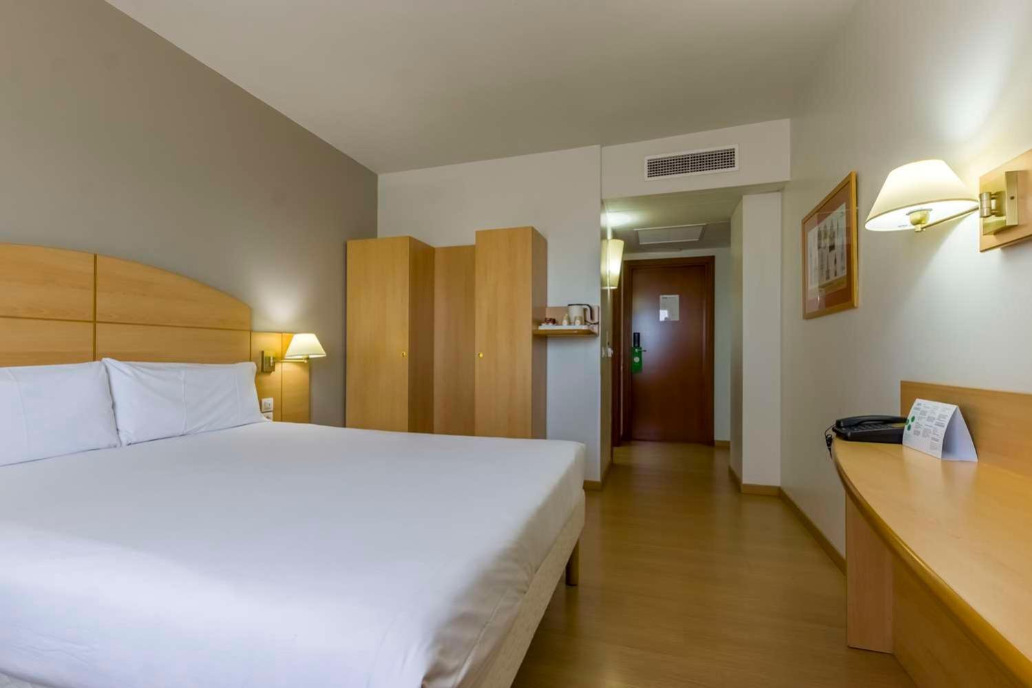 Travelodge Madrid Alcalá de Henares Exteriör bild